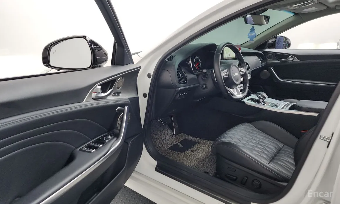 Фото 10 - Kia Stinger