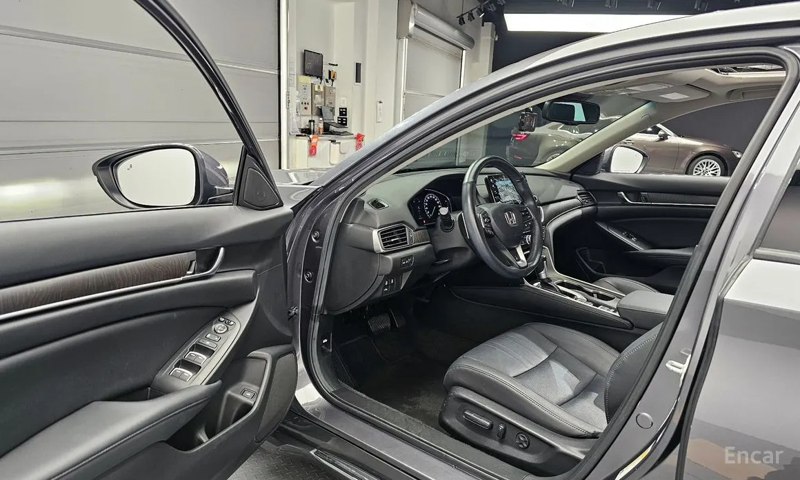 Фото 10 - Honda Accord