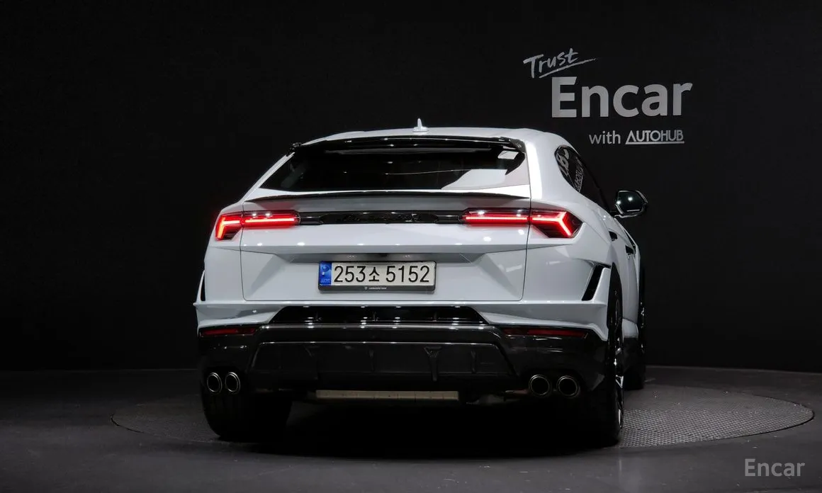 Фото 4 - Lamborghini Urus