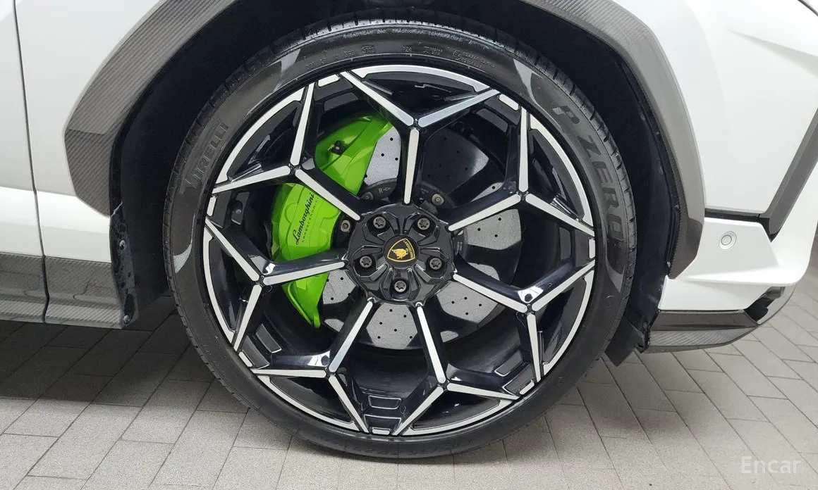 Фото 5 - Lamborghini Urus