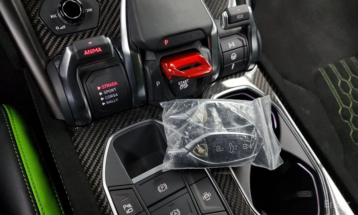 Фото 9 - Lamborghini Urus