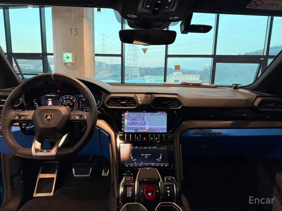 Фото 10 - Lamborghini Urus