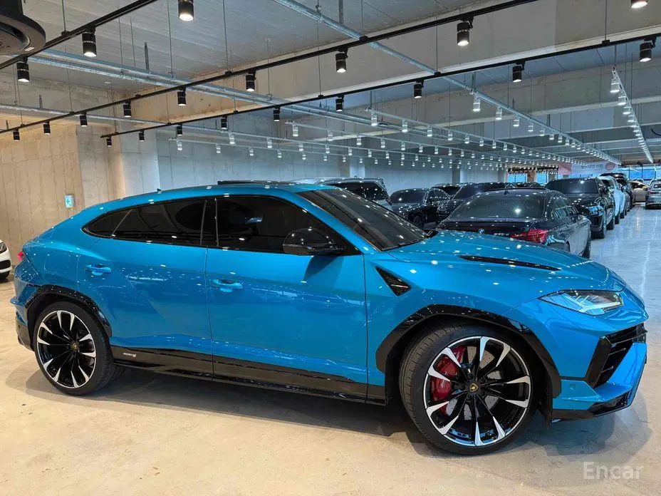 Фото 3 - Lamborghini Urus