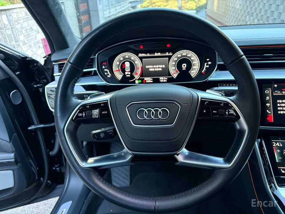 Фото 12 - Audi A8