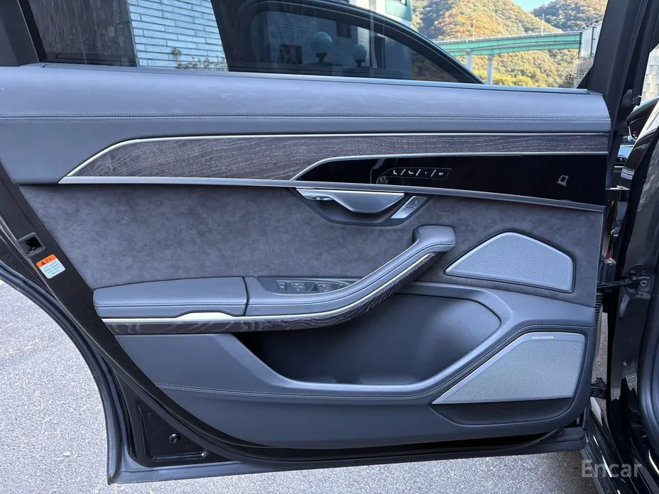 Фото 14 - Audi A8