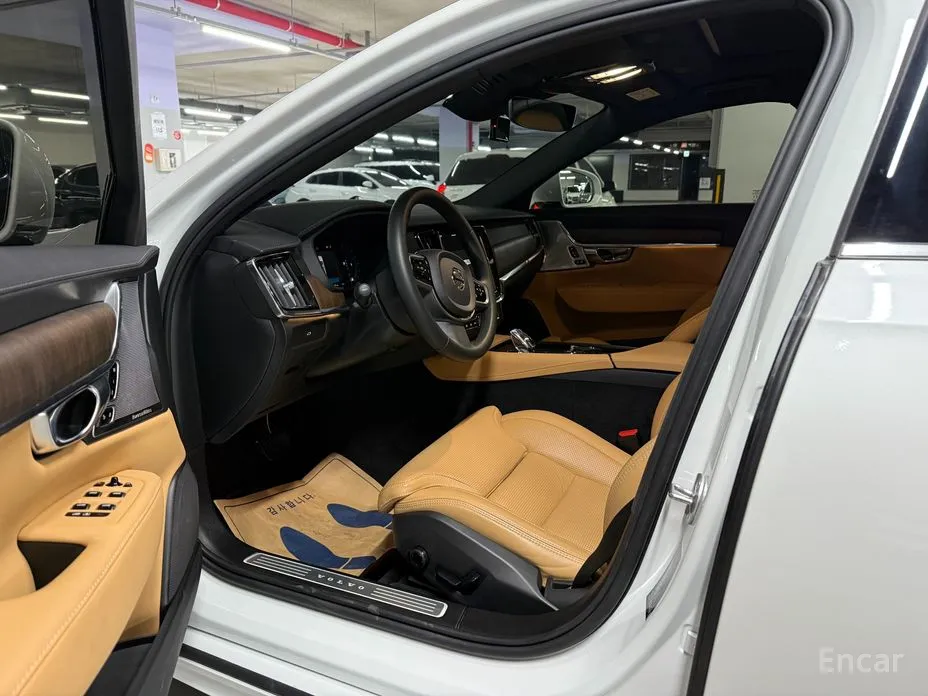 Фото 10 - Volvo S90