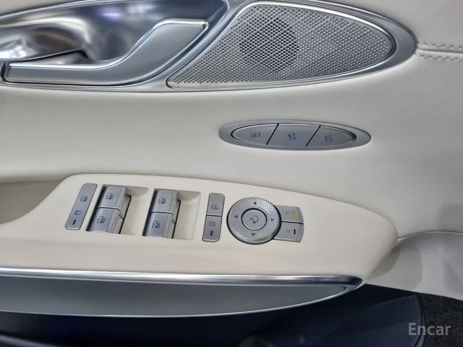 Фото 13 - Genesis GV70