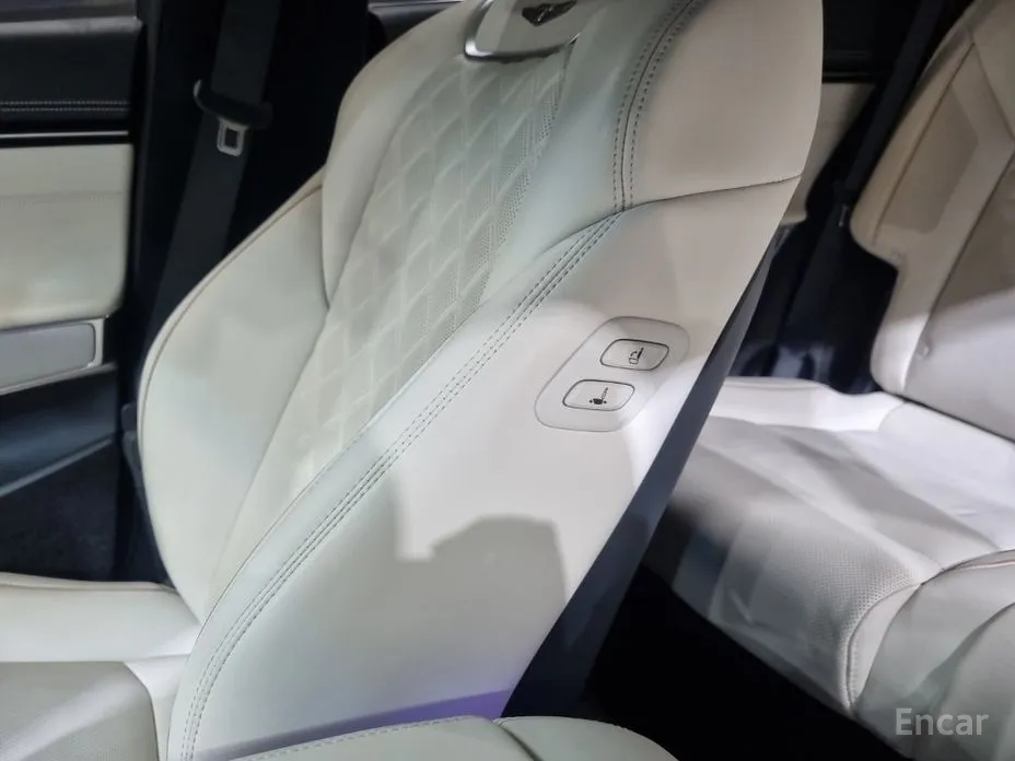 Фото 16 - Genesis GV70