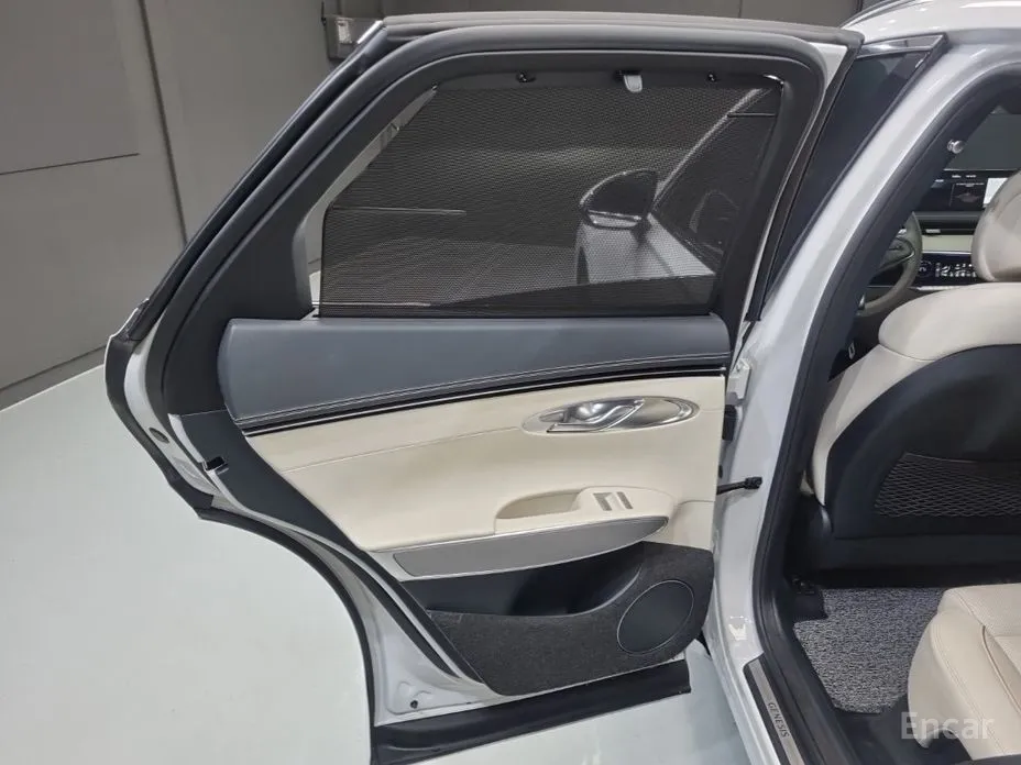 Фото 17 - Genesis GV70