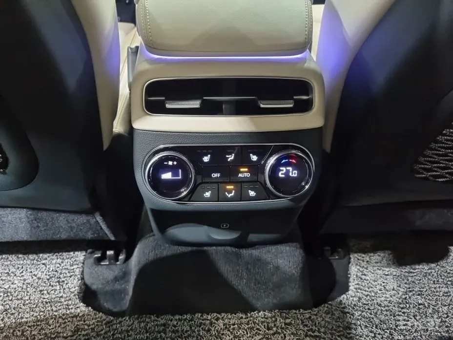 Фото 18 - Genesis GV70