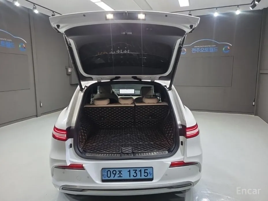 Фото 19 - Genesis GV70