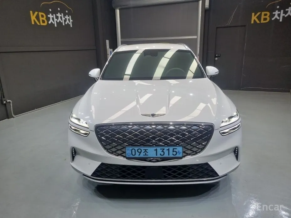 Фото 2 - Genesis GV70