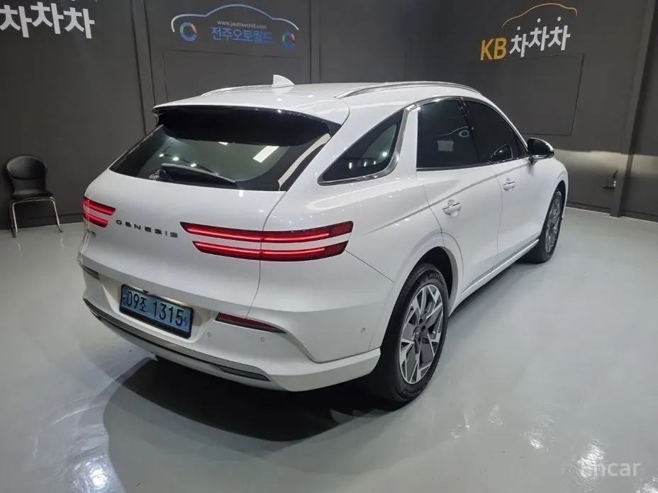 Фото 3 - Genesis GV70