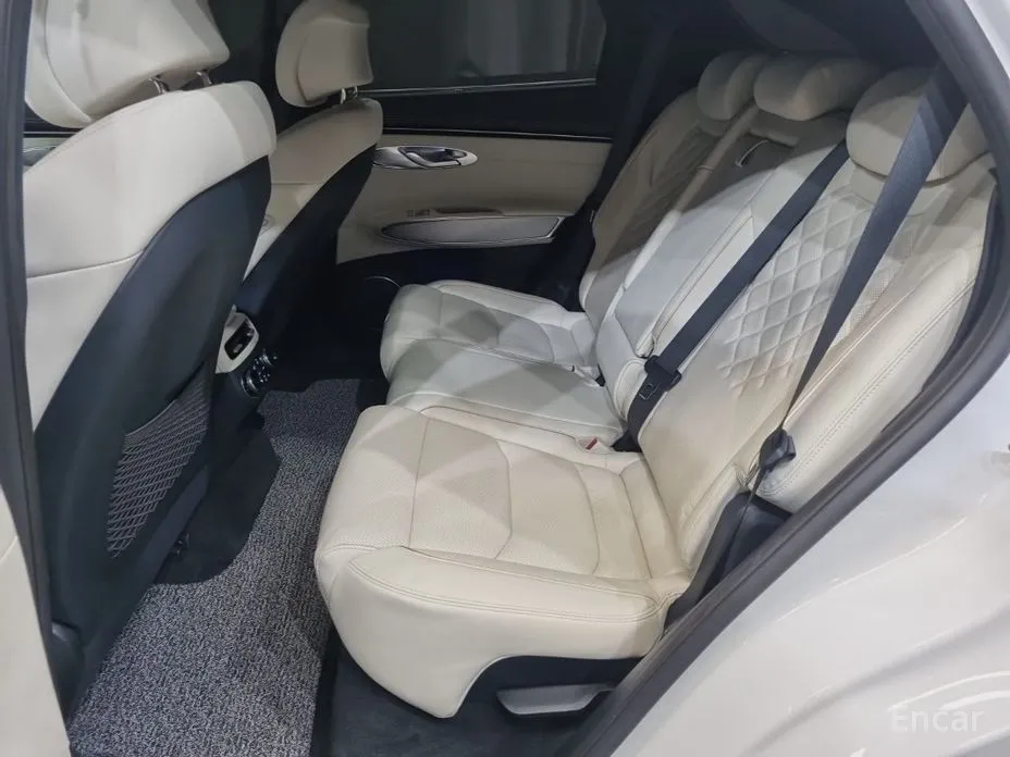 Фото 8 - Genesis GV70