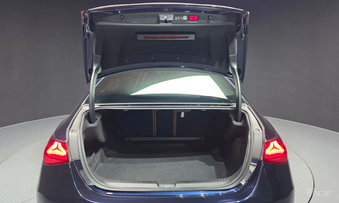 Фото 20 - Mercedes-Benz E-Class