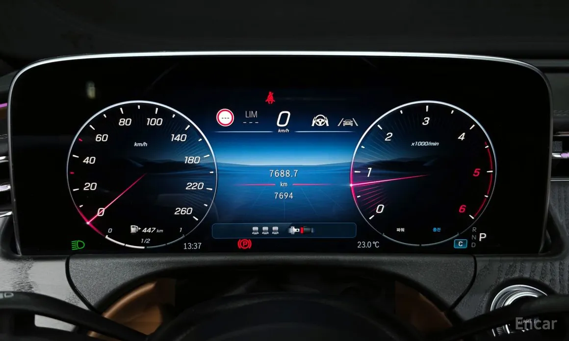 Фото 8 - Mercedes-Benz E-Class