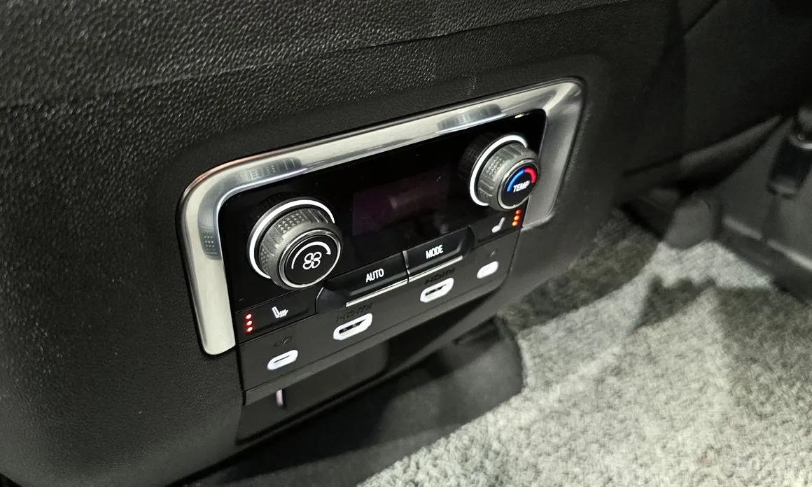 Фото 17 - Chevrolet Tahoe