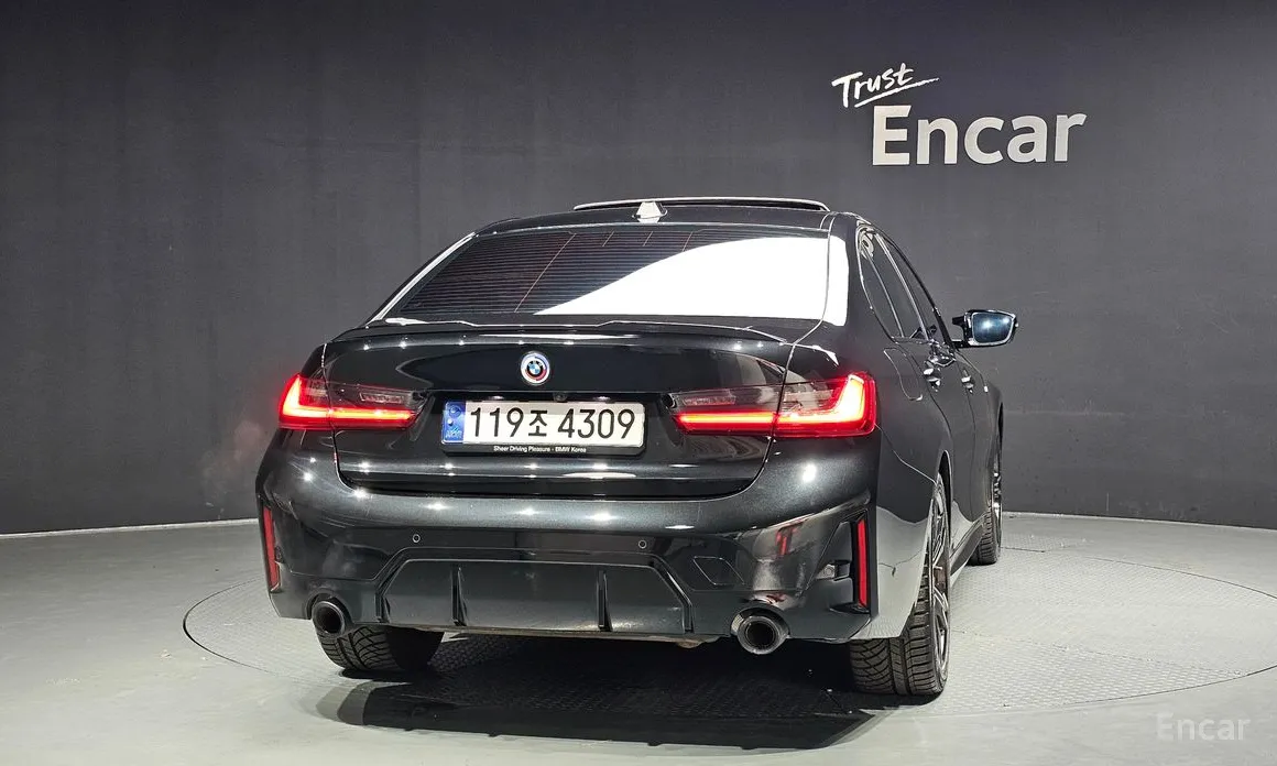 Photo 4 - BMW 3 Series