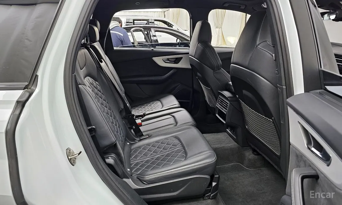 Фото 12 - Audi Q7