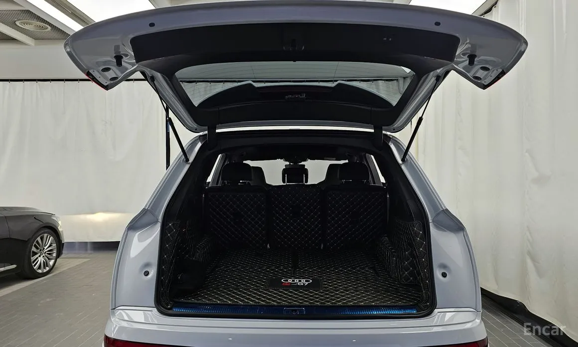 Фото 20 - Audi Q7