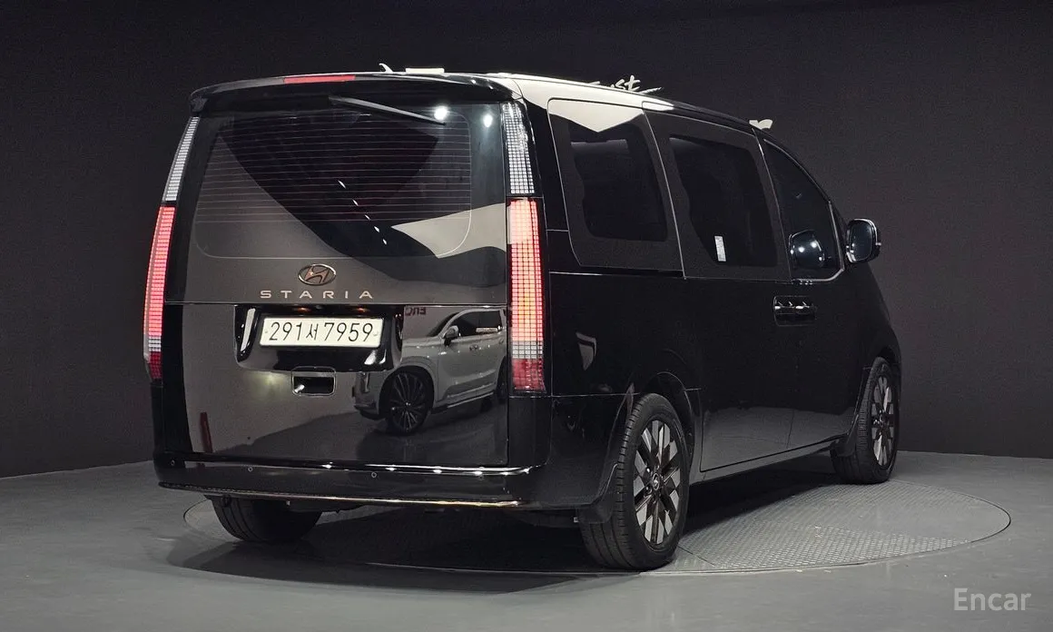 Фото 2 - Hyundai Staria