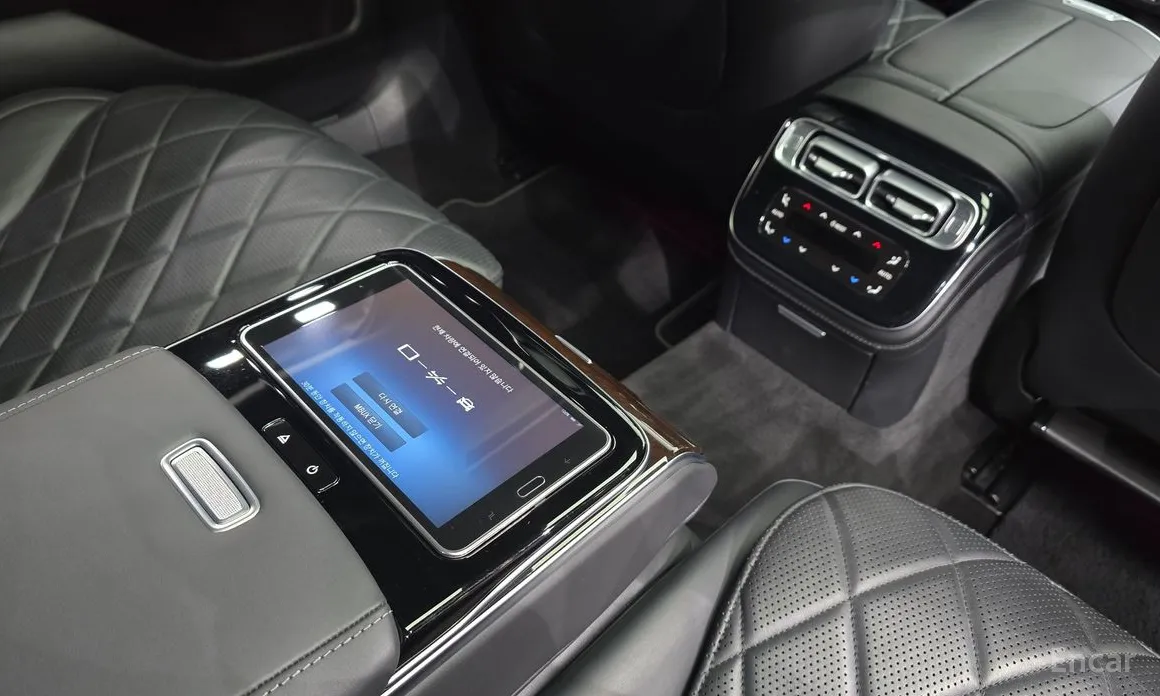 Фото 18 - Mercedes-Benz S-Class