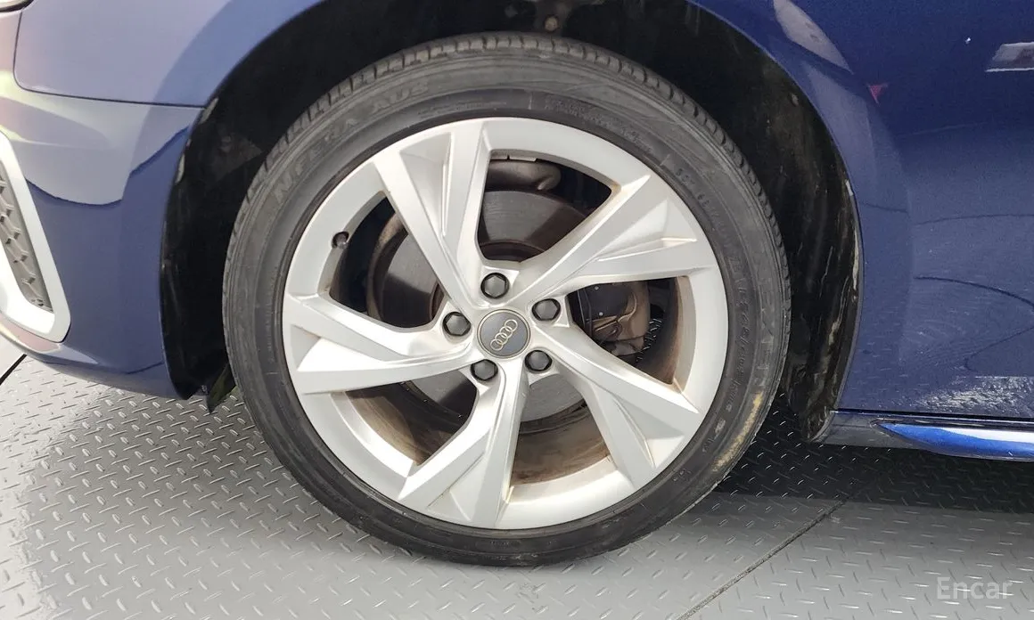 Фото 5 - Audi A4