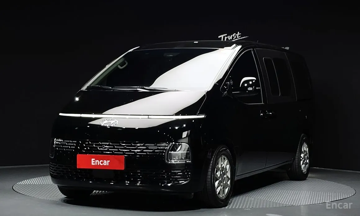 Фото 1 - Hyundai Staria