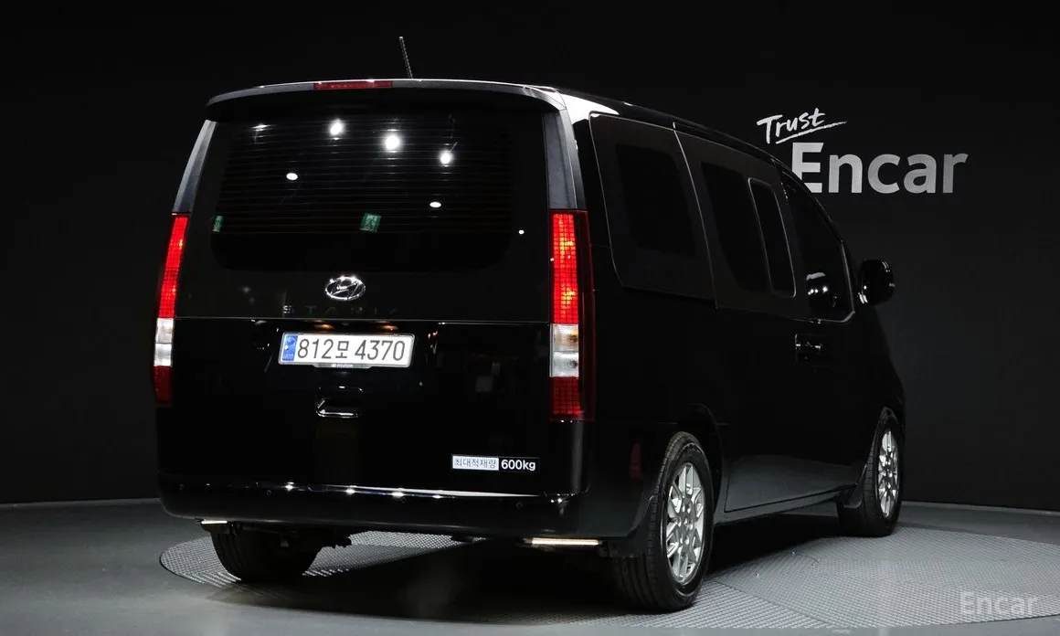 Фото 2 - Hyundai Staria