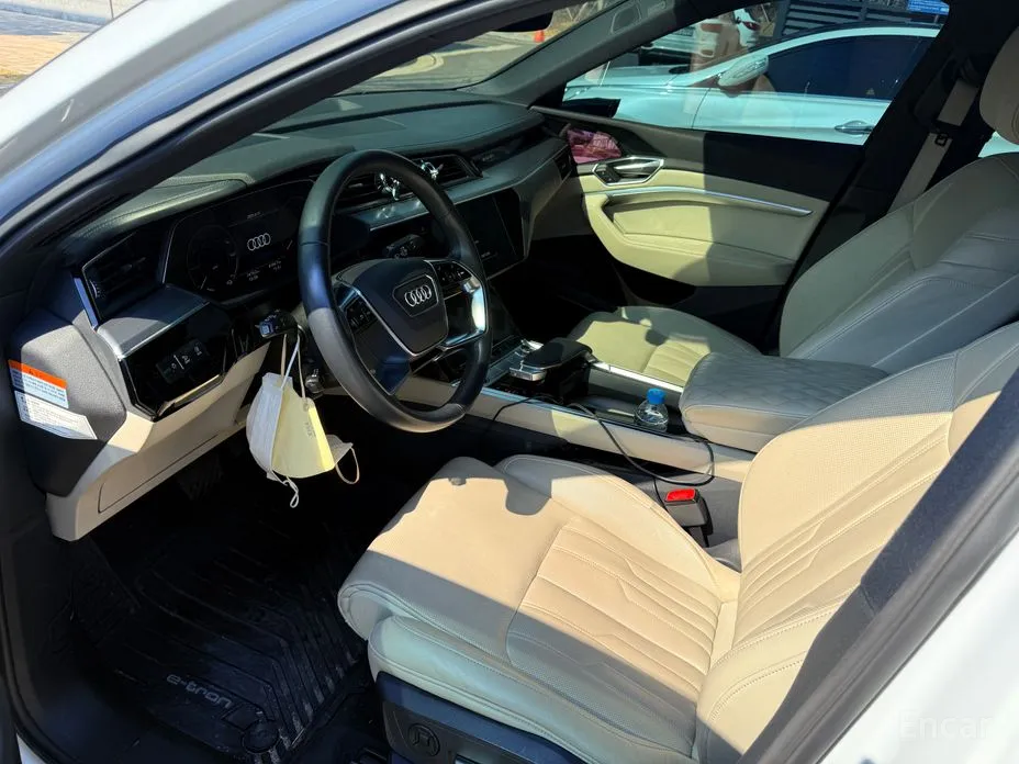 Фото 5 - Audi e-tron