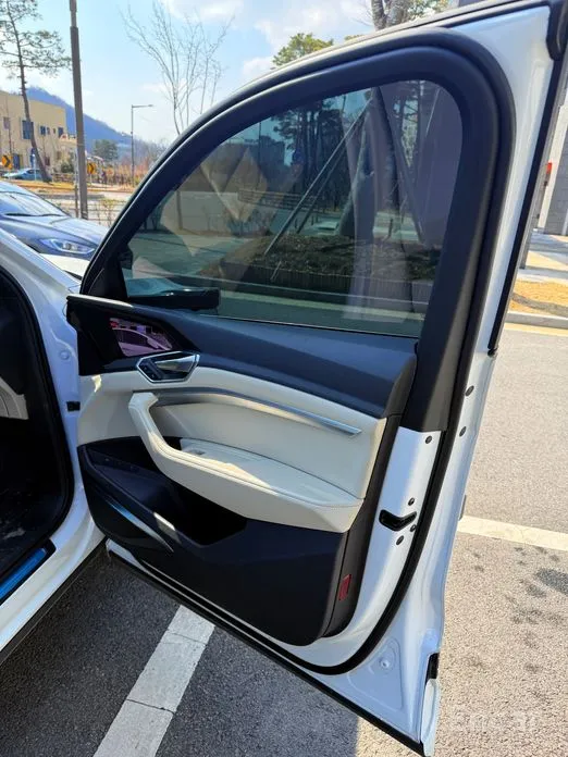 Фото 6 - Audi e-tron