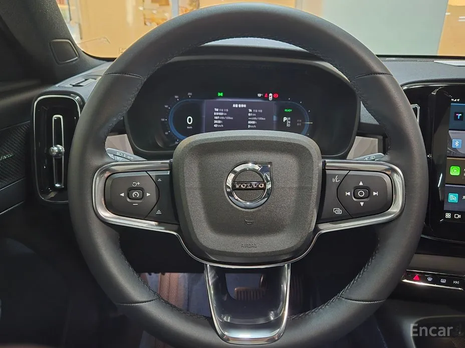 Фото 11 - Volvo XC40