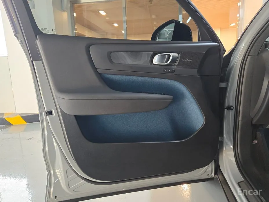 Фото 14 - Volvo XC40