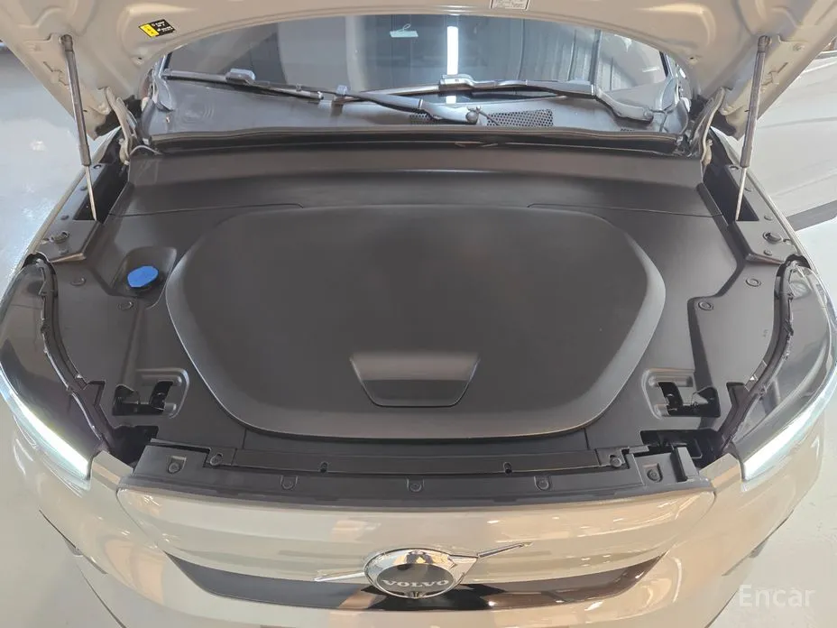 Фото 15 - Volvo XC40