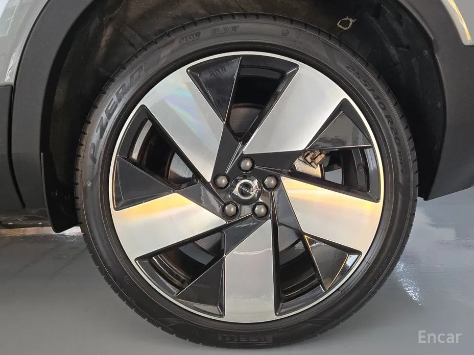 Фото 5 - Volvo XC40