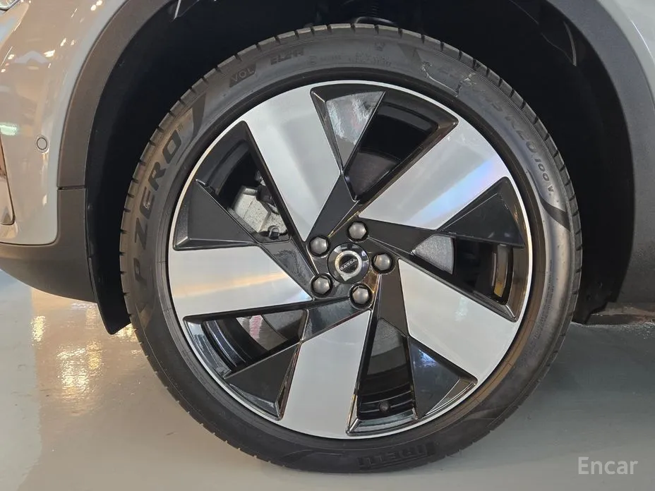 Фото 6 - Volvo XC40