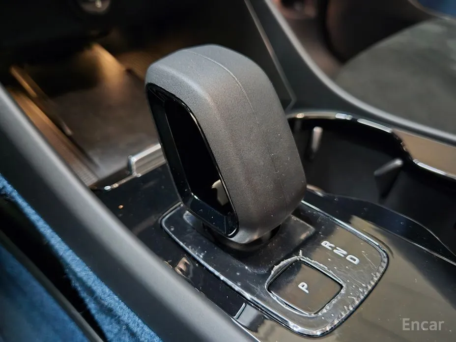 Фото 9 - Volvo XC40