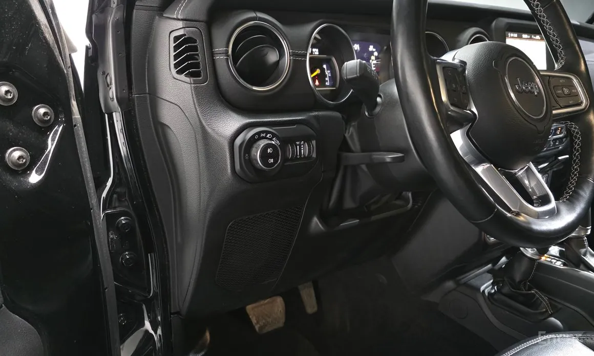 Фото 13 - Jeep Wrangler