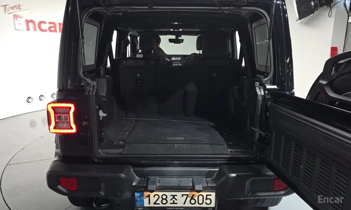 Фото 20 - Jeep Wrangler