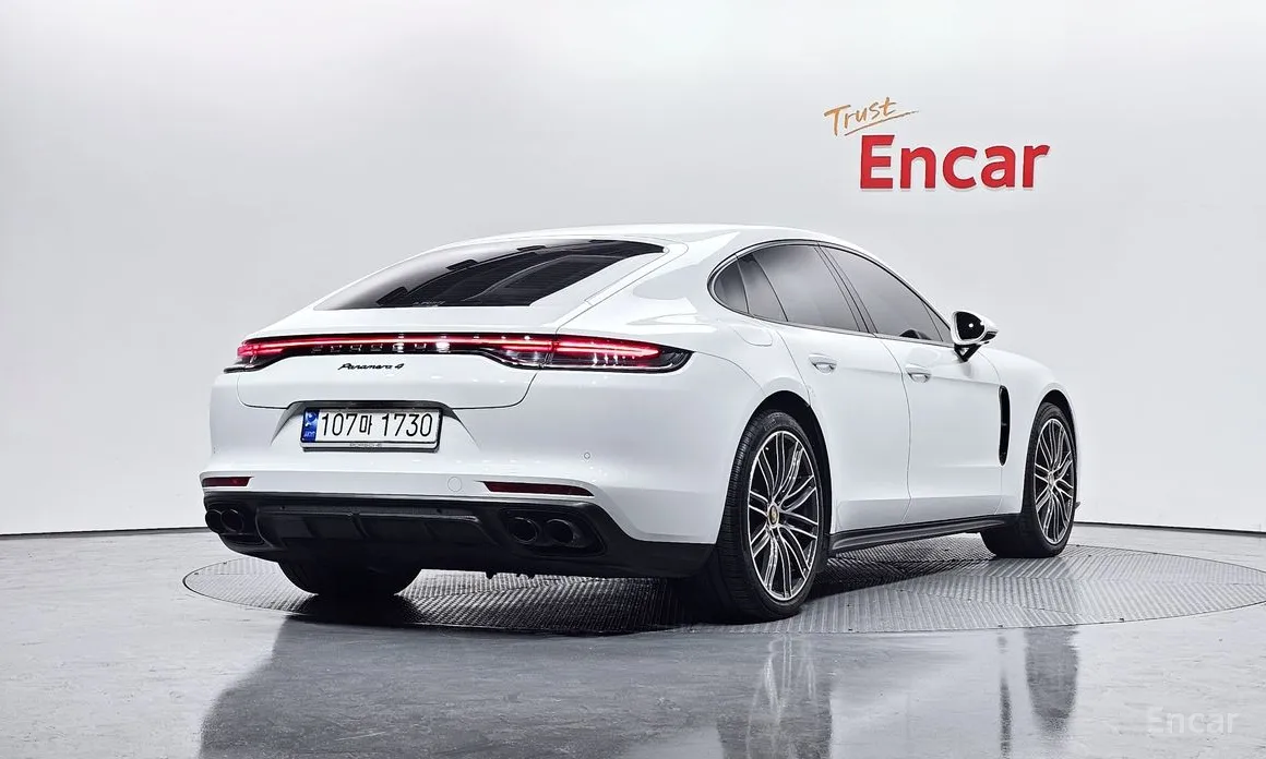 Фото 2 - Porsche Panamera