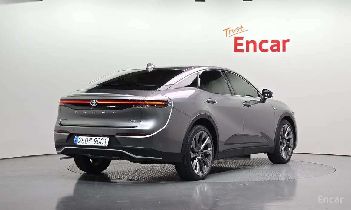 Фото 2 - Toyota Crown