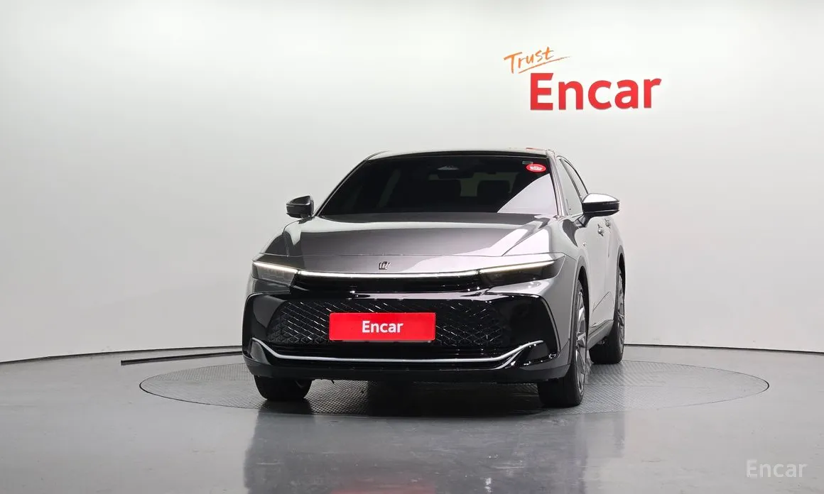 Фото 3 - Toyota Crown