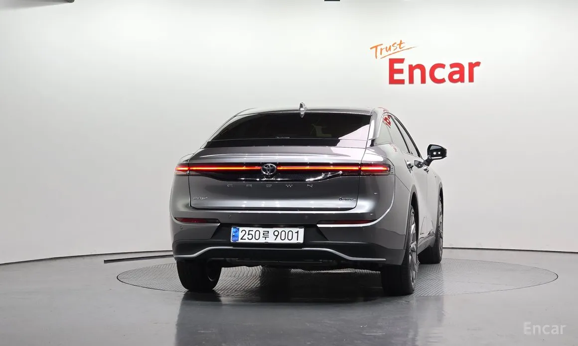 Фото 4 - Toyota Crown