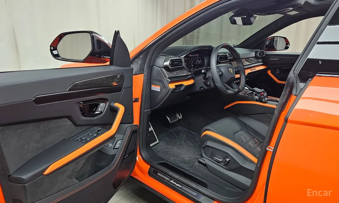 Фото 10 - Lamborghini Urus