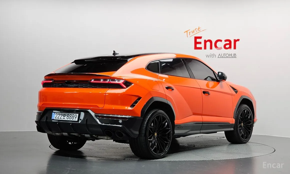 Фото 2 - Lamborghini Urus