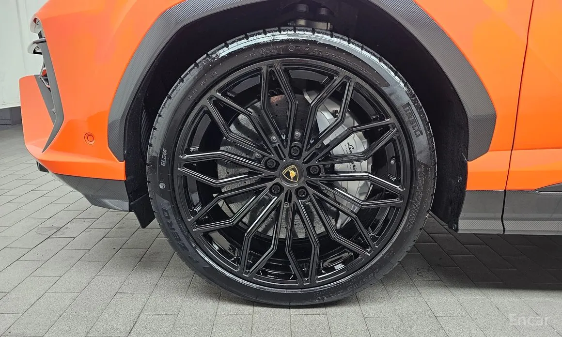 Фото 5 - Lamborghini Urus