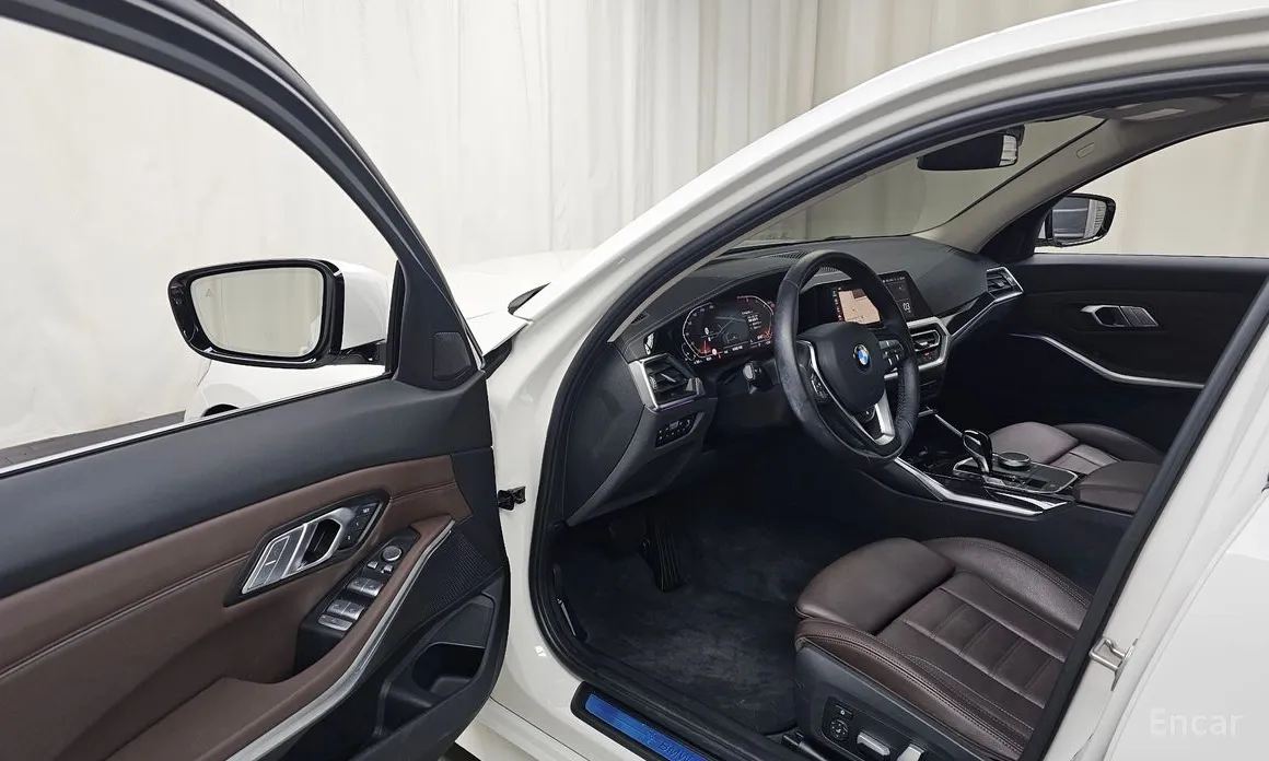 Photo 10 - BMW 3 Series