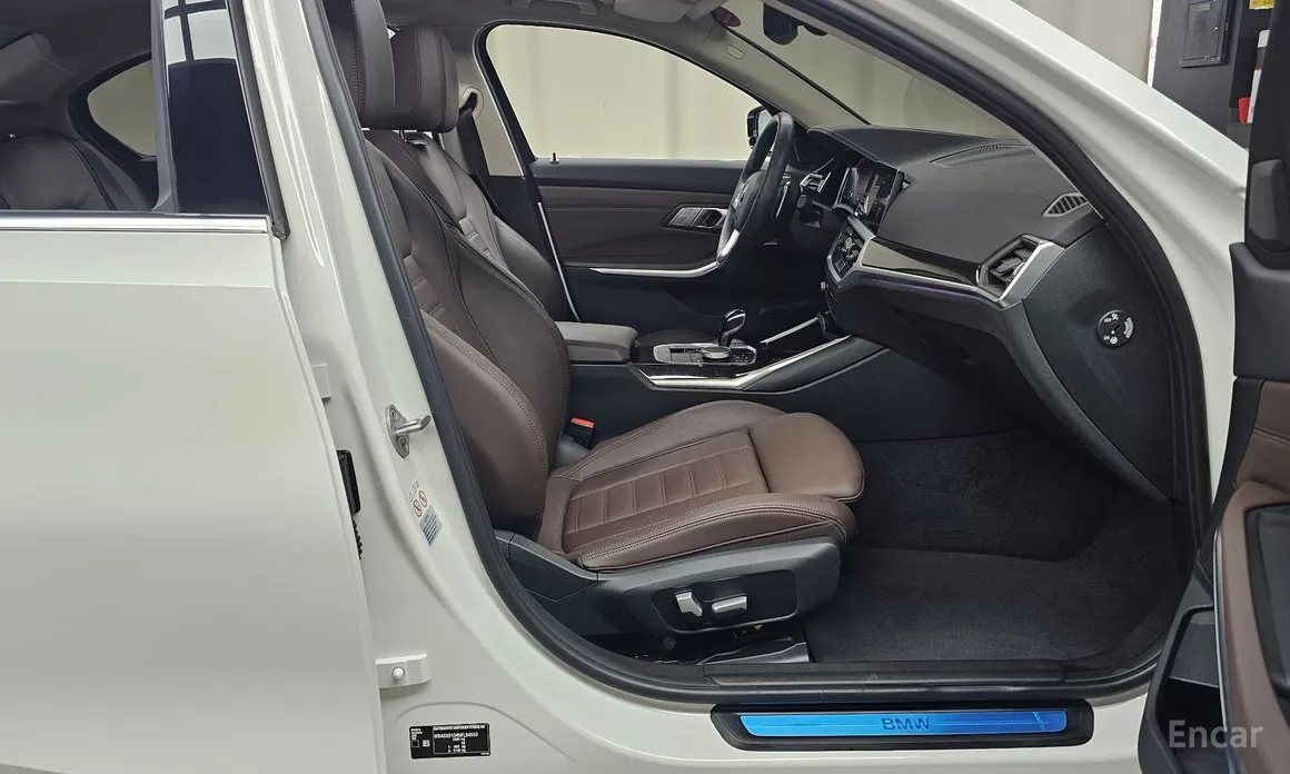 Photo 11 - BMW 3 Series