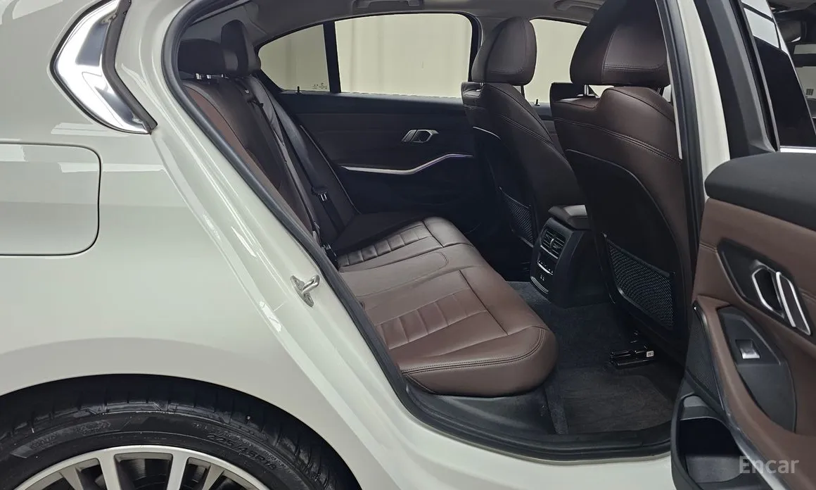 Photo 12 - BMW 3 Series