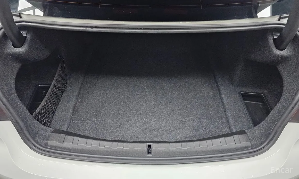 Photo 20 - BMW 3 Series